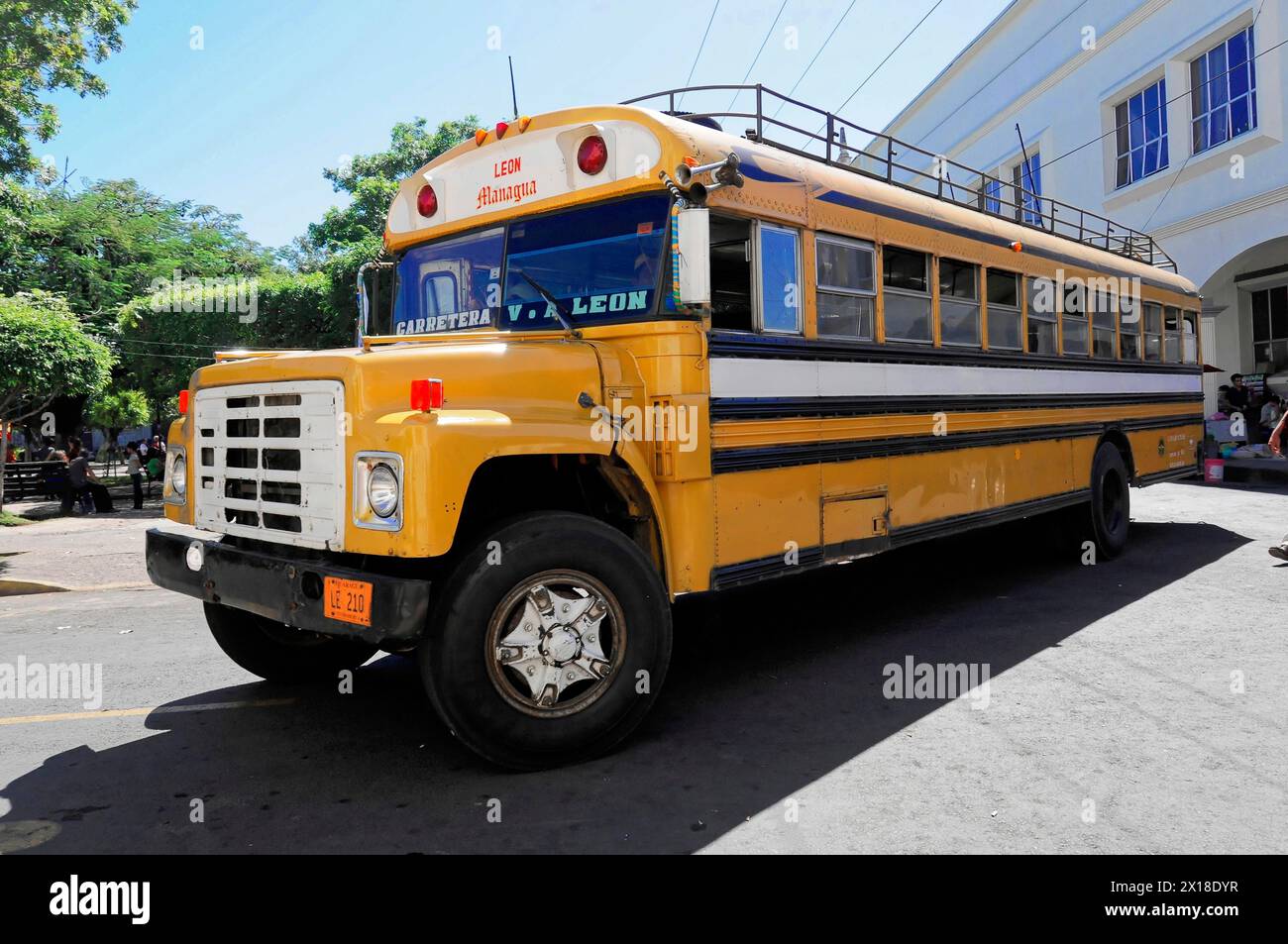 Leon, Nicaragua, uno scuolabus americano usato per i trasporti pubblici in America centrale, America centrale, America centrale Foto Stock