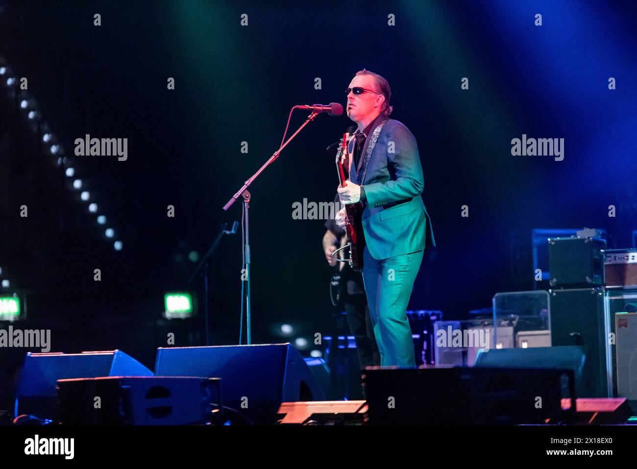 Der US-amerikanische Gitarrist und Sänger Joe Bonamassa bei seinem Tourstop in der quarterback Immobilien Arena Leipzig. Der Bluesgitarrist Gilt heute bereits als Rocklegende und Hat bereits als Jugendlicher mit Größen wie BB King, Eric Clapton und Jeff Beck gespielt. Joe Bonamassa Leipzig *** il chitarrista e cantante americano Joe Bonamassa durante il suo tour si ferma al quarterback Immobilien Arena Leipzig il chitarrista blues è già considerato una leggenda del rock e ha suonato con grandi come BB King, Eric Clapton e Jeff Beck da adolescente Joe Bonamassa Leipzig Foto Stock