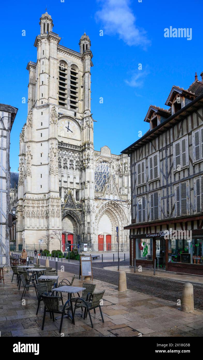 Cattedrale gotica di Saint-Pierre-et-Saint-Paul de Troyes, Troyes, dipartimento di Aube, regione Grand Est, Francia, Europa Foto Stock