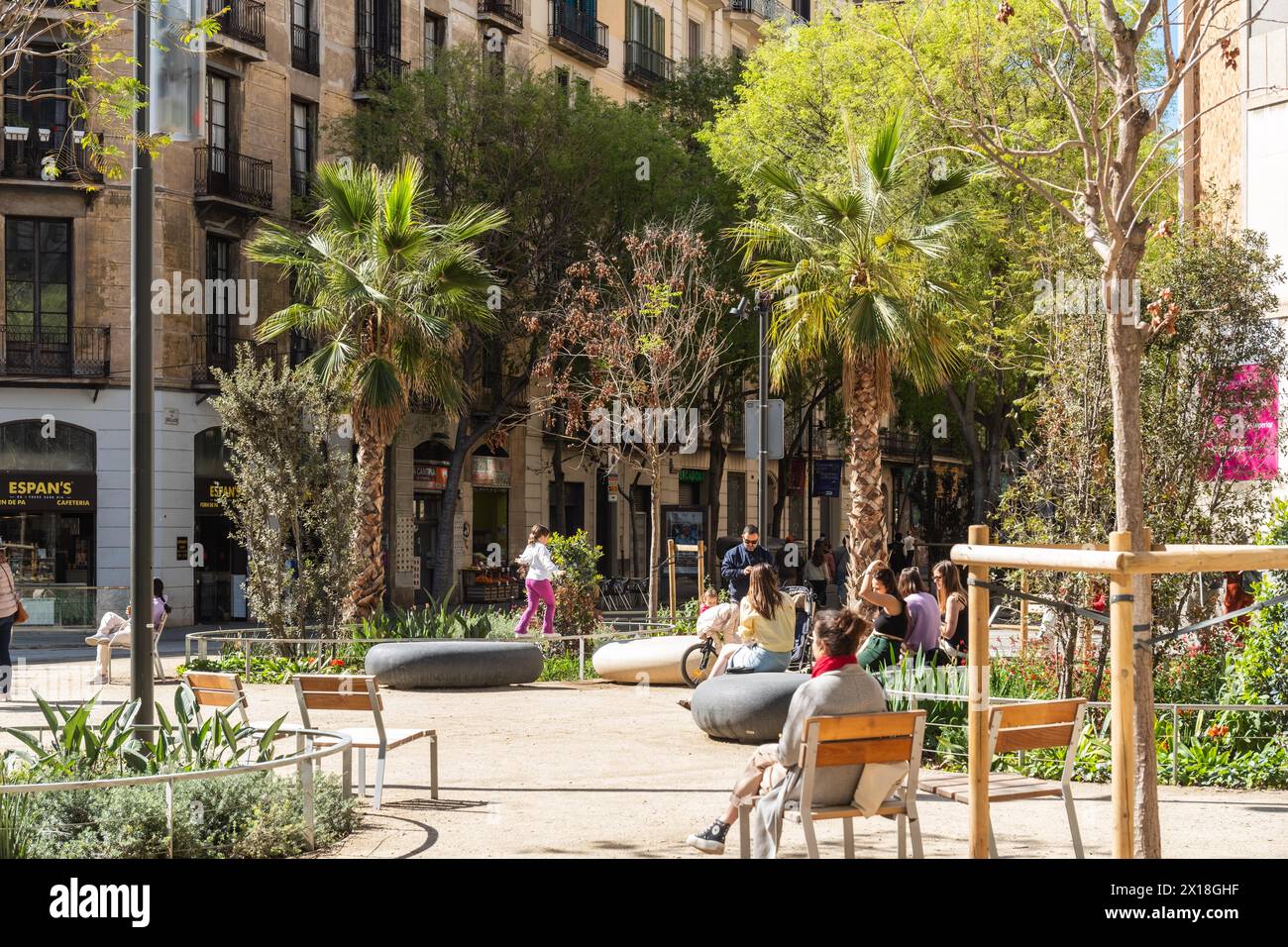 Superblock o Superilla nel quartiere Eixample, un'area molto ristretta della città di Barcellona, Spagna, Europa Foto Stock