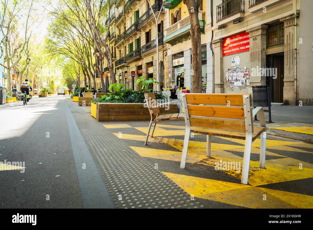 Superisolato o superiore nel quartiere di Sant Antoni, un'area della città a traffico limitato a Barcellona, Spagna, Europa Foto Stock