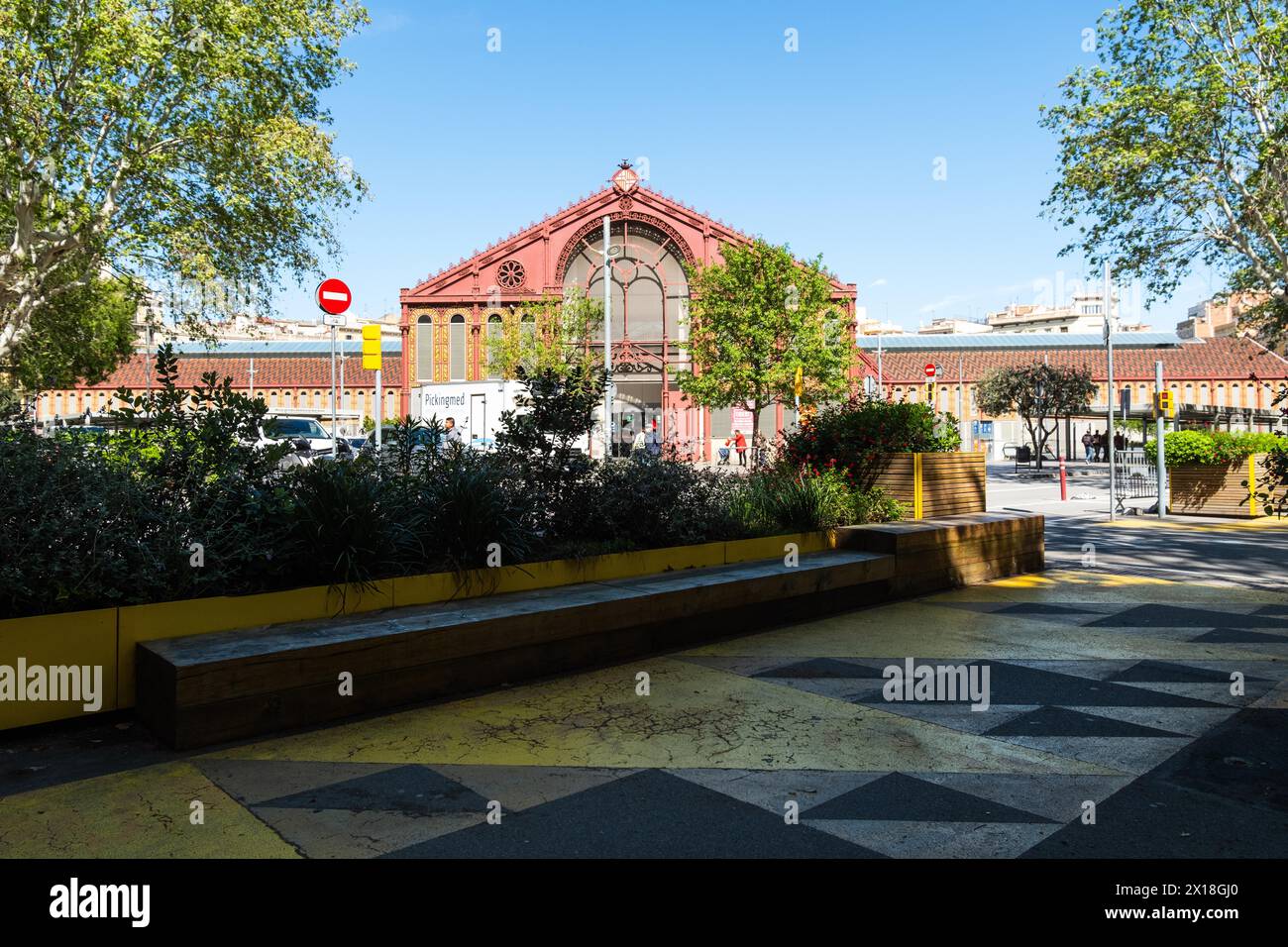 Superisolato o superiore nel quartiere di Sant Antoni, un'area della città a traffico limitato a Barcellona, Spagna, Europa Foto Stock