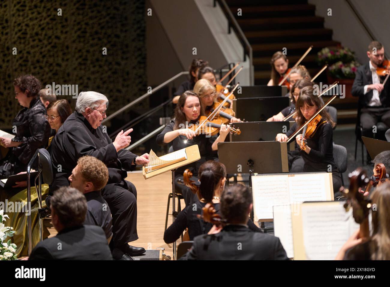 Concerto di addio del professor Mathias Breitschaft con la Rheinische Philharmonie State Orchestra nel Rhein-Mosel-HalleMusik-Institut Koblenz, RHI Foto Stock