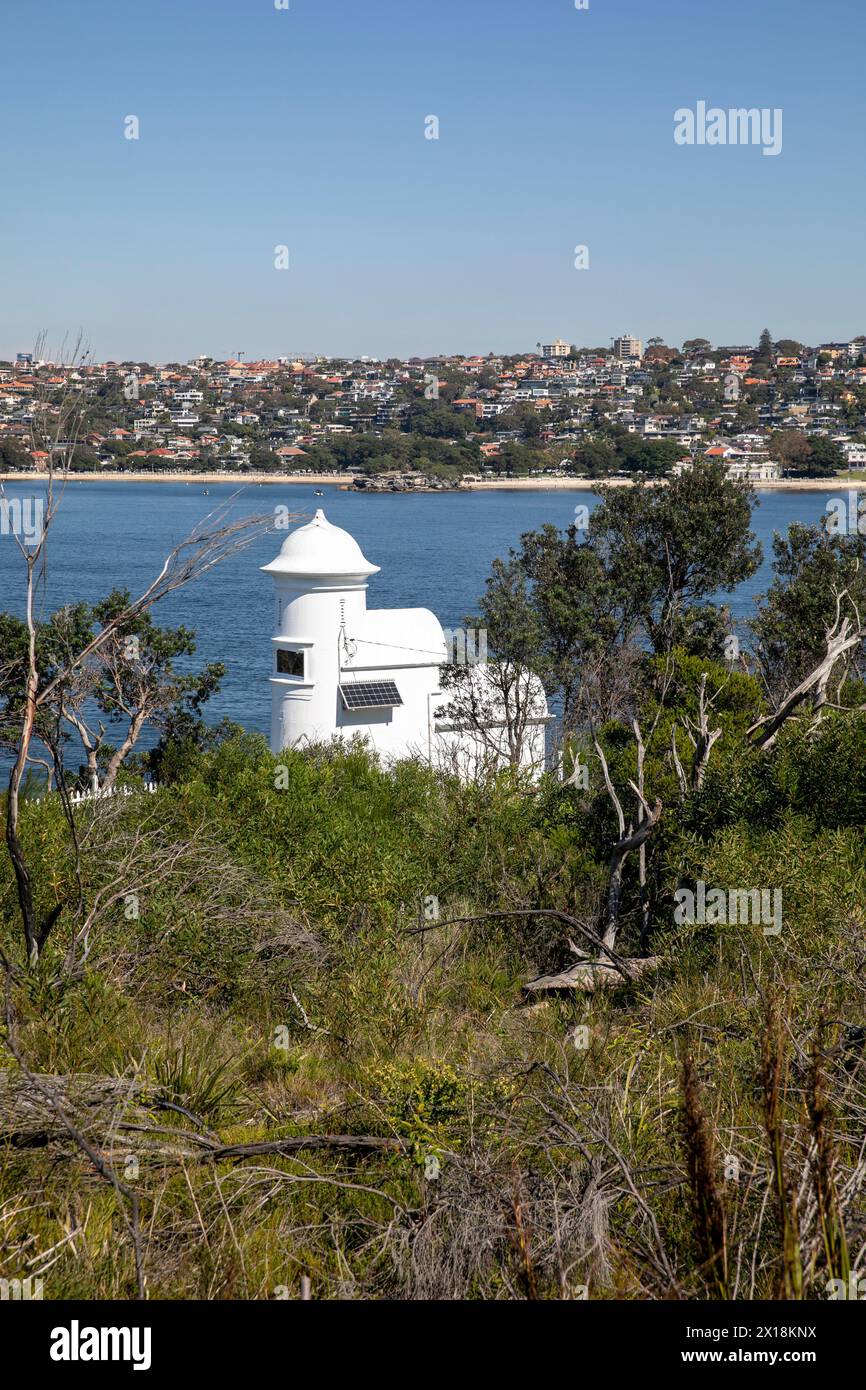 Faro di Grotto Point, noto anche come luce frontale dell'entrata di Port Jackson, presso Grotto Point Rock sul lato nord del porto di Sydney, NSW, Australia Foto Stock