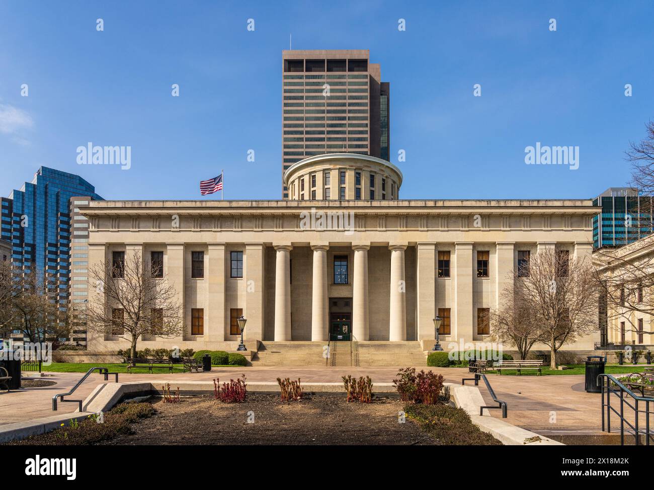 Ingresso laterale all'edificio del Campidoglio dello stato dell'Ohio nel quartiere finanziario di Columbus, OHIO Foto Stock