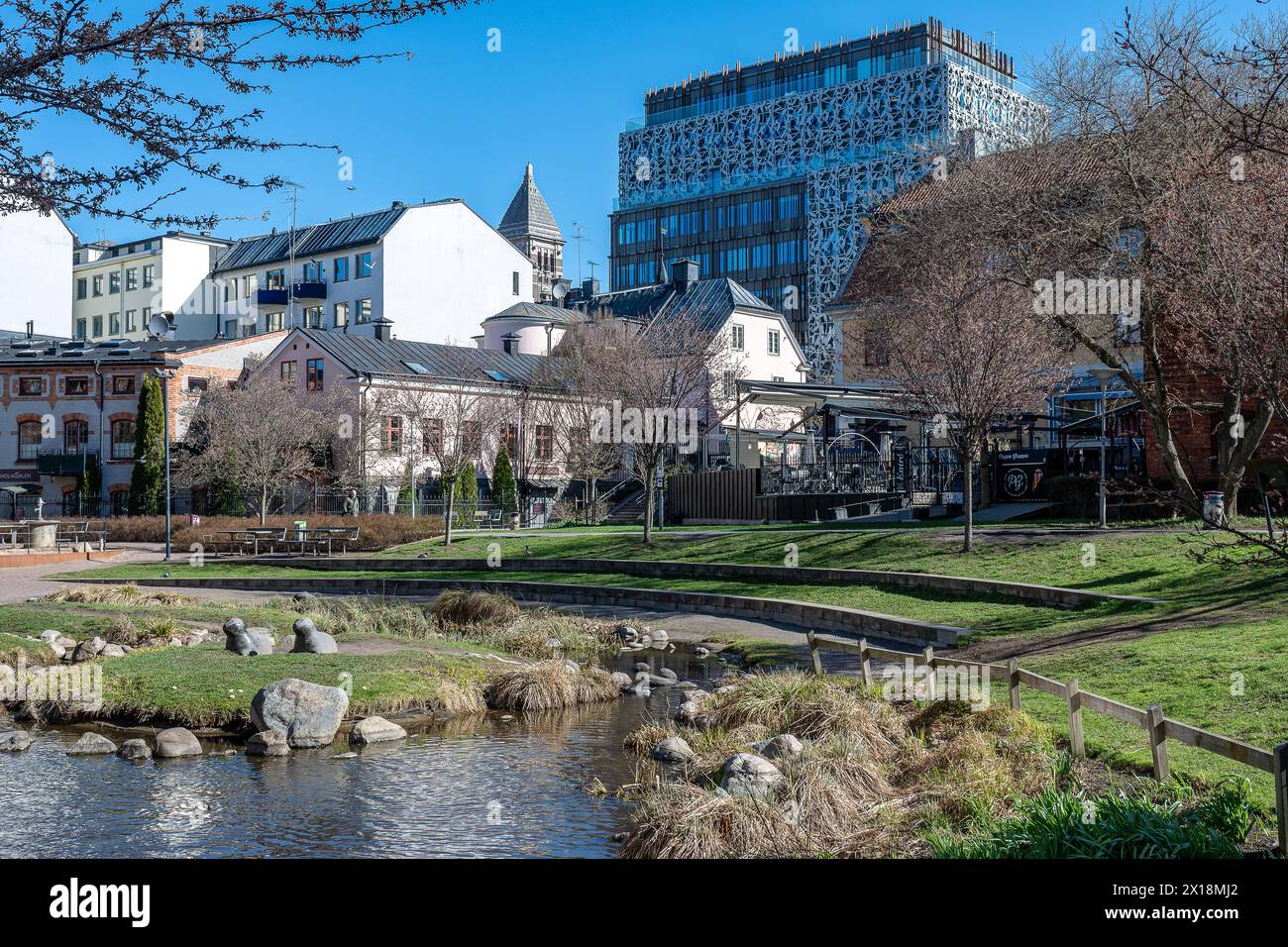 Parco cittadino di Strömparken all'inizio della primavera a Norrköping. Norrköping è una storica città industriale della Svezia Foto Stock