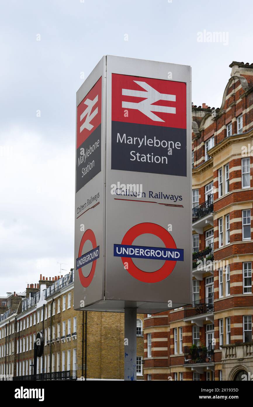 Londra, Regno Unito - 23 marzo 2024; firmare per Network Rail e stazione della metropolitana e Chiltern Railways a London Marylebone Foto Stock