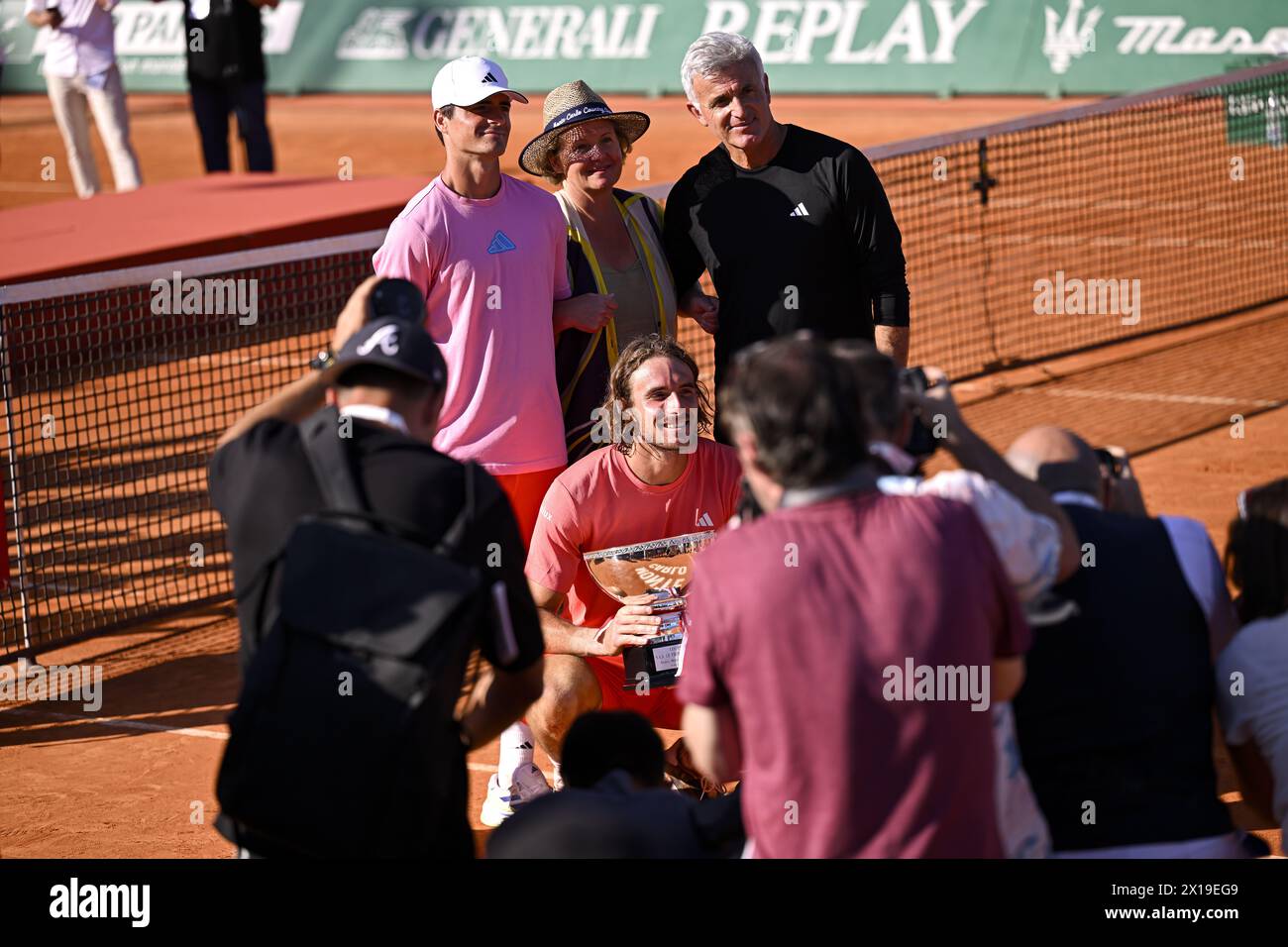 Genitori di Stefanos Tsitsipas del suo allenatore Apostolos Tsitsipas e di sua madre Julia Apostoli durante la finale di Rolex Monte-Carlo 1000 di tennis il 14 aprile 2024 al Monte Carlo Country Club di Roquebrune Cap Martin, in Francia, vicino a Monaco. Foto Victor Joly / DPPI Foto Stock
