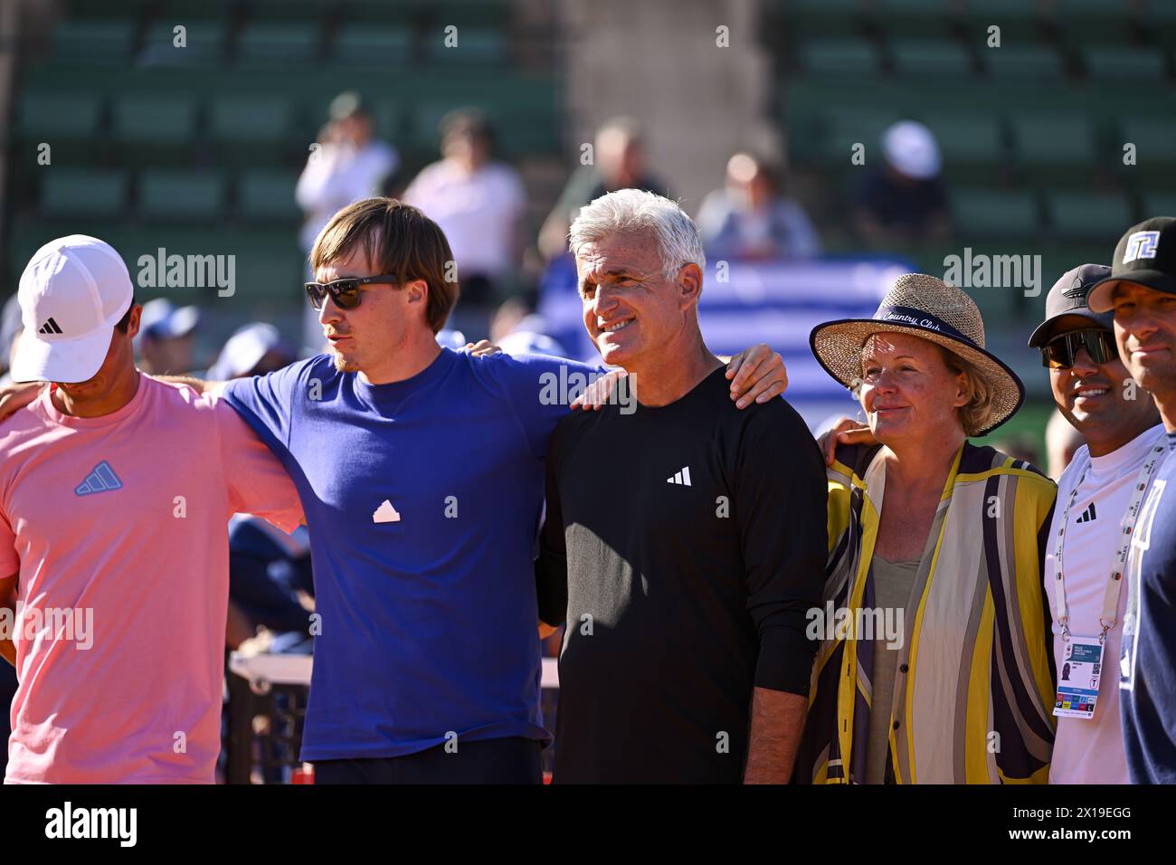 Genitori di Stefanos Tsitsipas del suo allenatore Apostolos Tsitsipas e di sua madre Julia Apostoli durante la finale di Rolex Monte-Carlo 1000 di tennis il 14 aprile 2024 al Monte Carlo Country Club di Roquebrune Cap Martin, in Francia, vicino a Monaco. Foto Victor Joly / DPPI Foto Stock