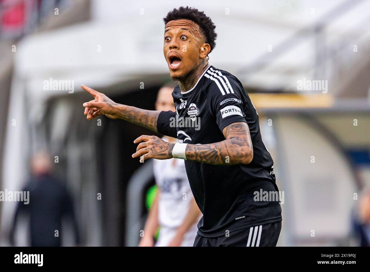 Lodz, Polonia. 14 aprile 2024. Luizao (Luiz Gustavo Novaes Palhares) dei gesti Radomiak durante la partita polacca di Ekstraklasa League PKO tra LKS Lodz e Radomiak Radom allo stadio municipale di Wladyslaw Krol. Punteggio finale; LKS Lodz vs Radomiak Radom 3:2. (Foto di Mikolaj Barbanell/SOPA Images/Sipa USA) credito: SIPA USA/Alamy Live News Foto Stock