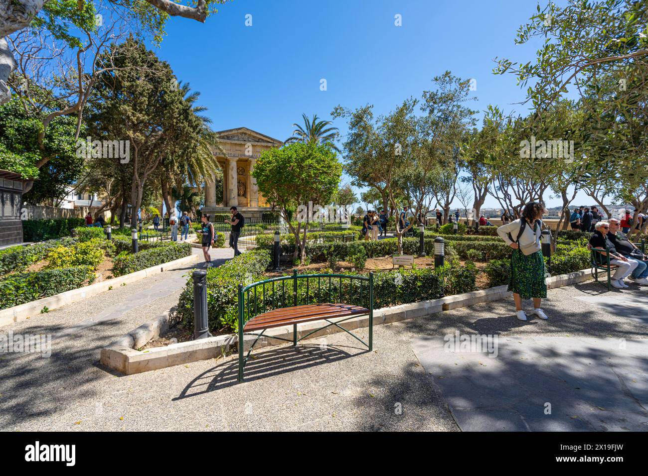 La Valletta, Malta, 3 aprile 2024. Vista del monumento a Sir Alexander Ball nei giardini Barrakka inferiori nel centro della città Foto Stock