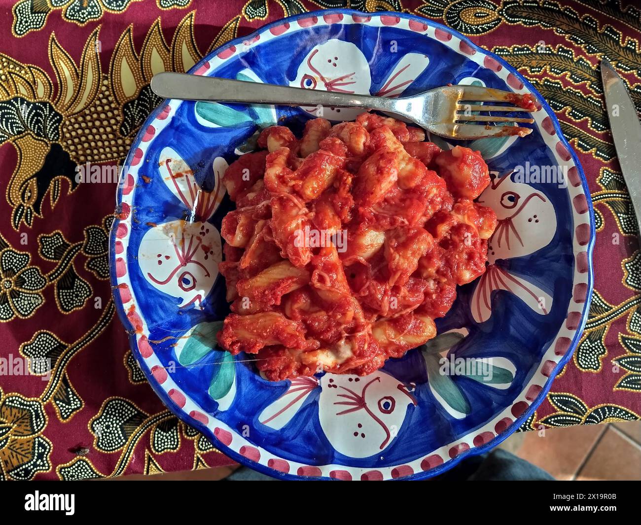 gnocchi alla sorrentina, con pomodori e mozzarella Foto Stock