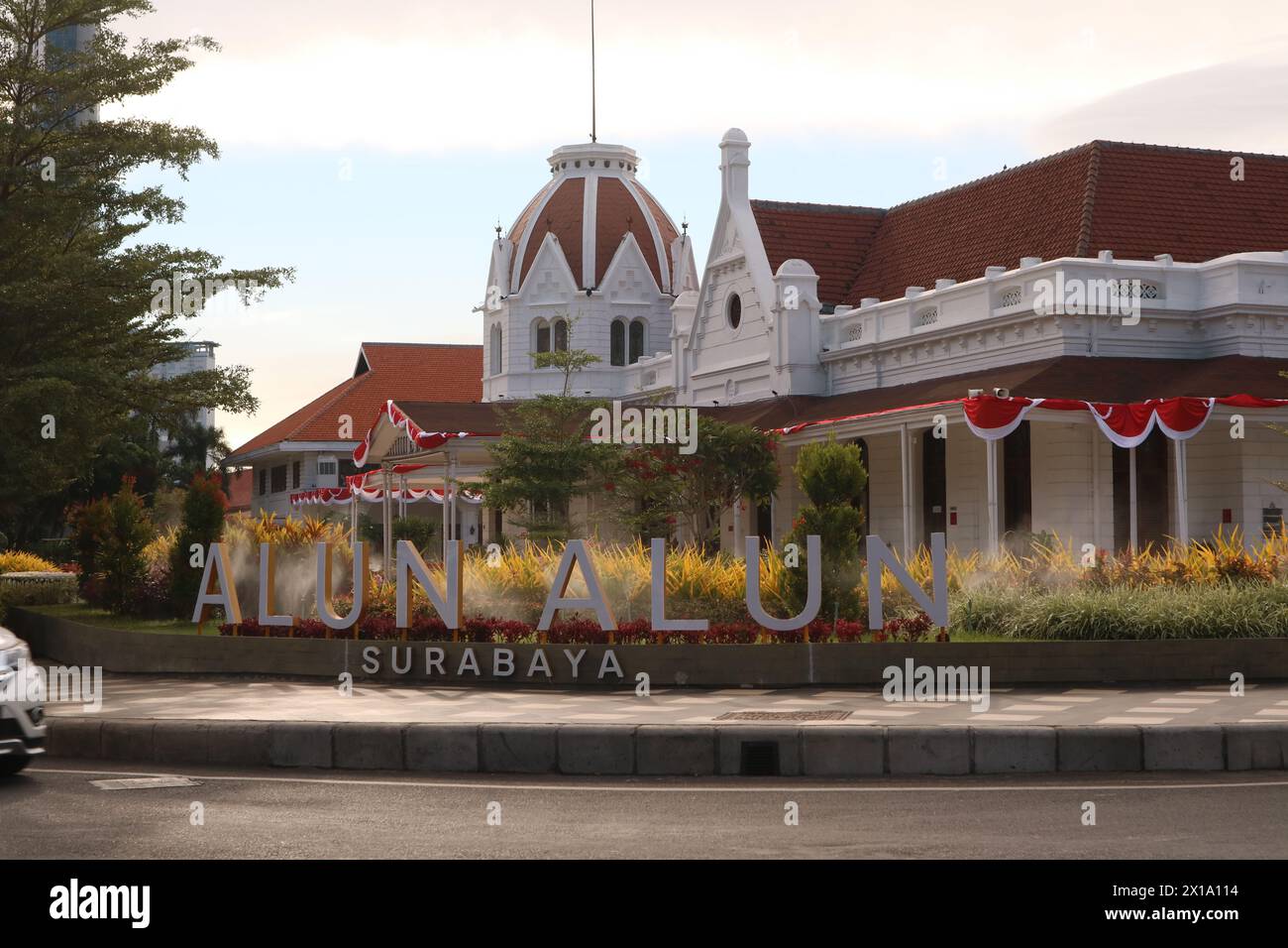 Il Balai Pemuda Surabaya è uno degli edifici storici protetti dal governo della città di Surabaya. Foto Stock