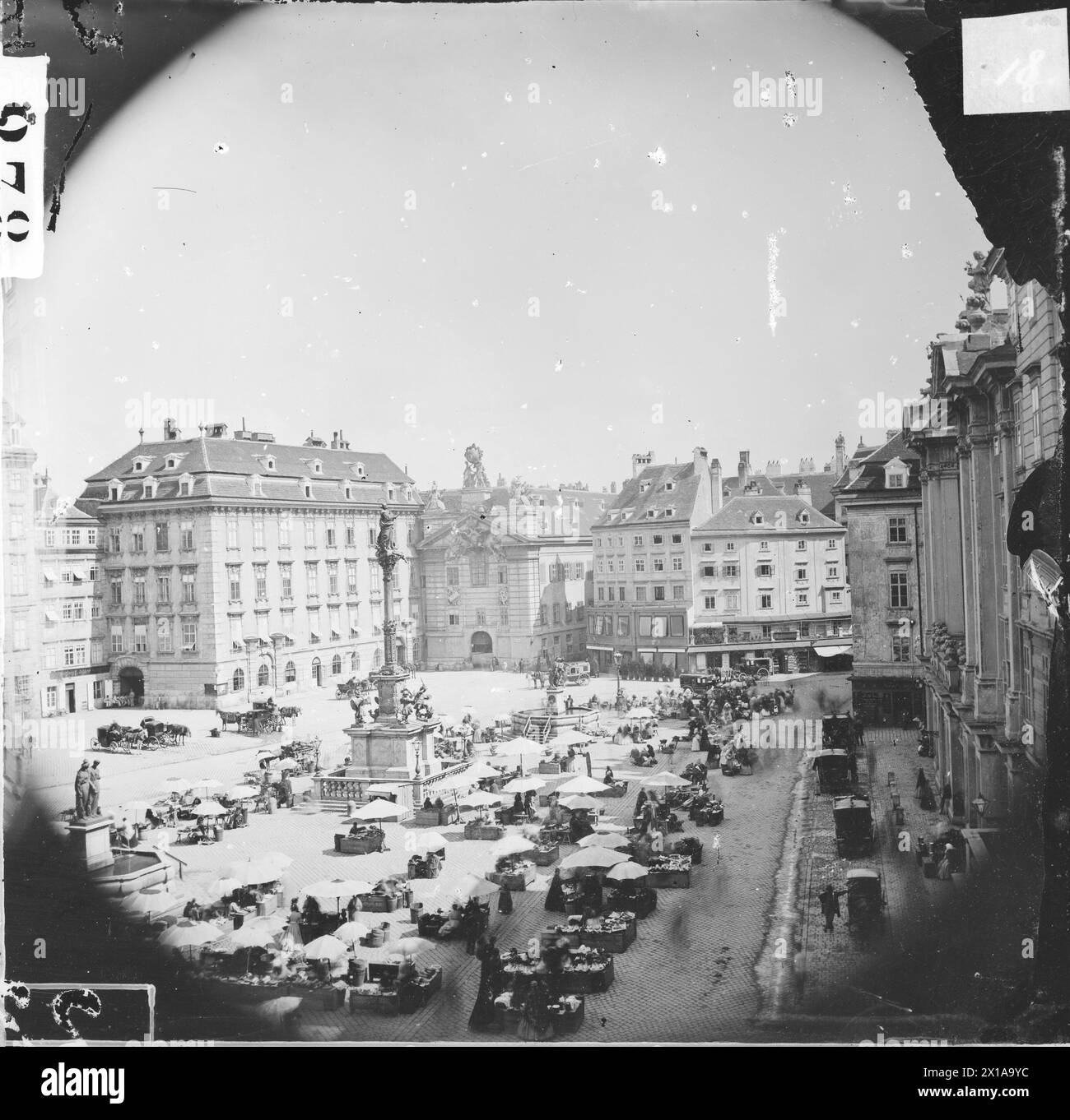 Vienna 1, a corte, vista da una posizione più alta nella diagonale sud-nord (armeria e vecchie case towardsthe Drahtgasse (Draht Alley)), 1874 - 18740101 PD0028 - Rechteinfo: Rights Managed (RM) Foto Stock