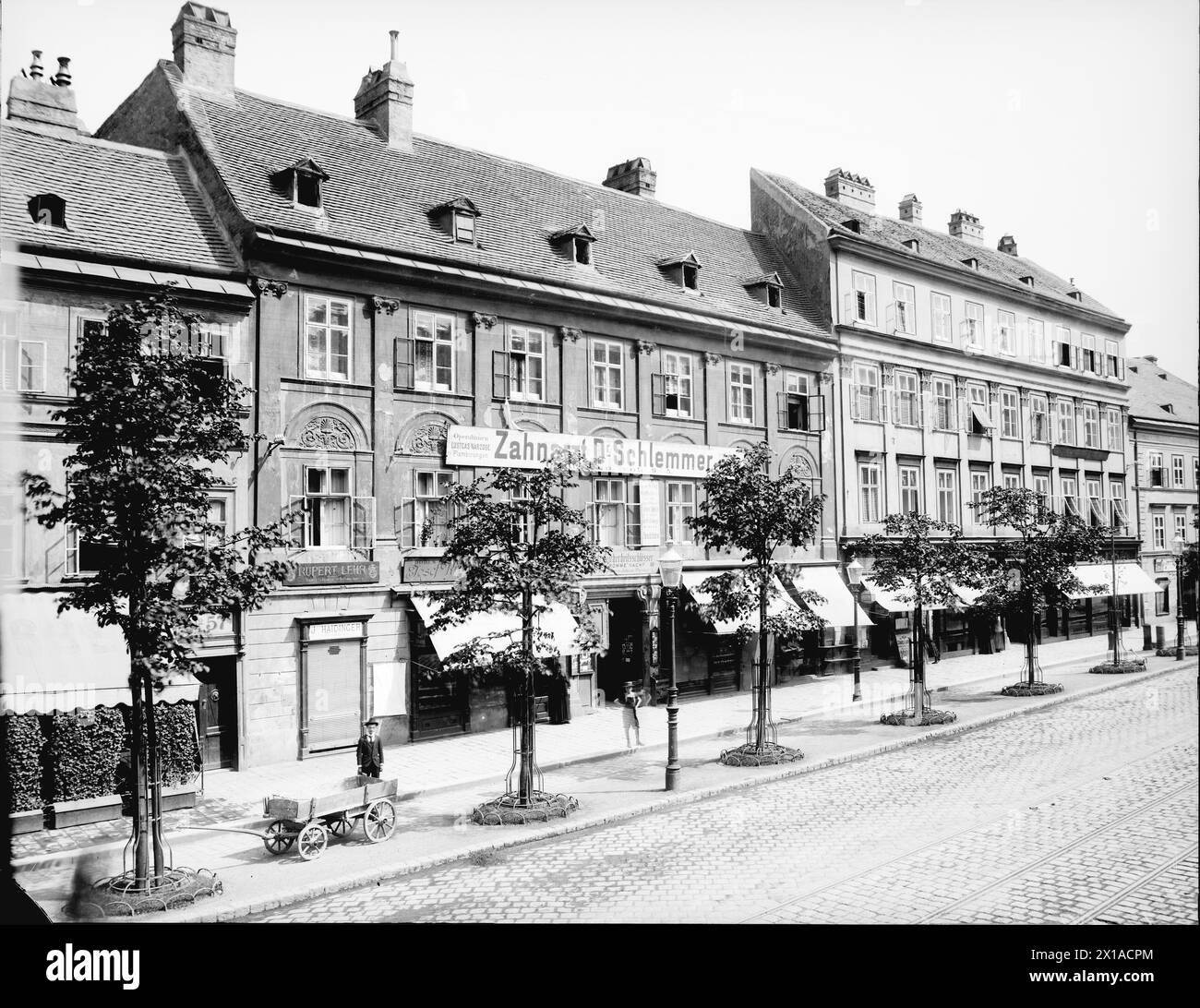 Vienna 4, via principale Wiedner 59/61, vista diagonale dall'altra parte della sinistra, 1898 - 18980101 PD0497 - Rechteinfo: Rights Managed (RM) Foto Stock