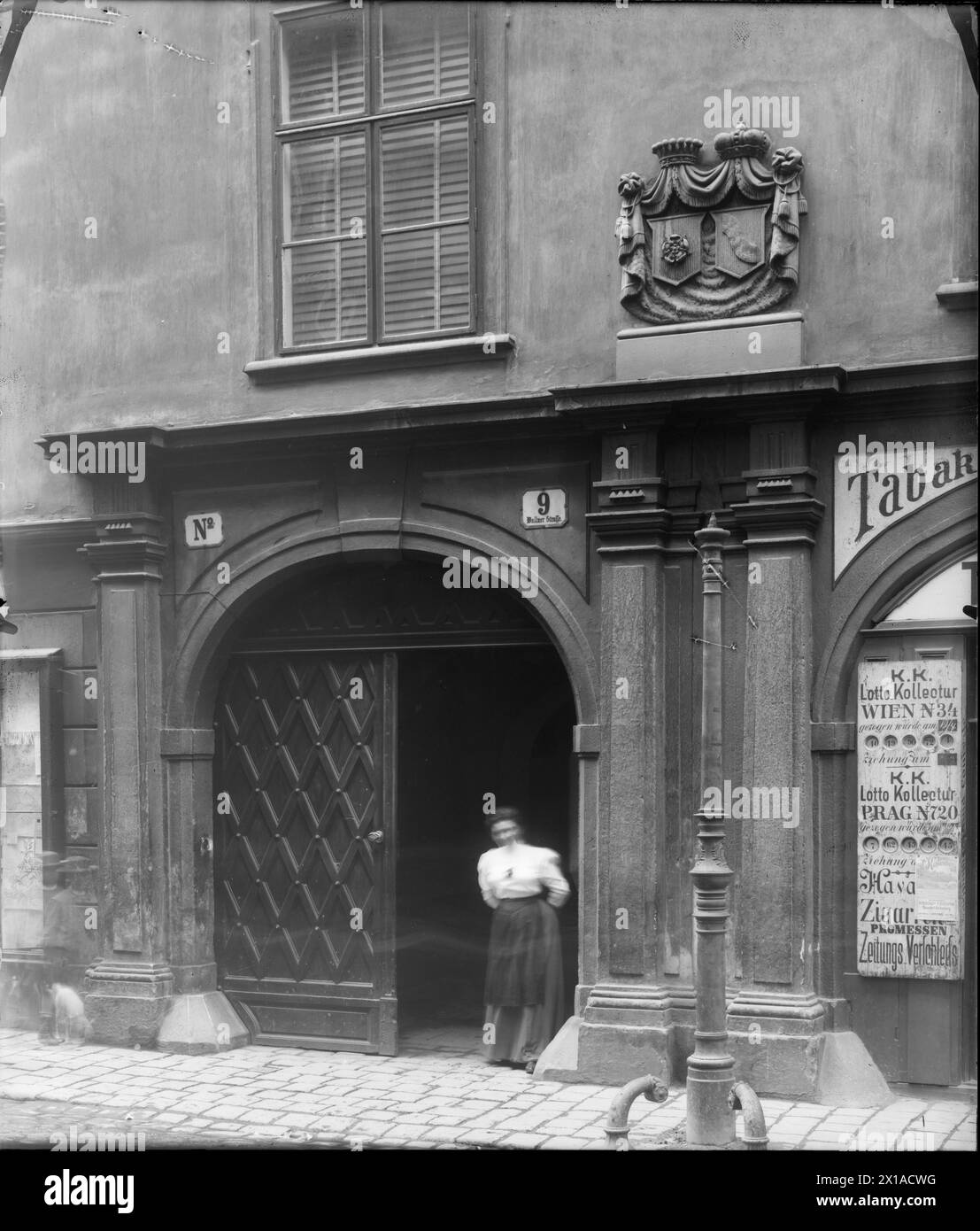 Vienna 1, Wallnerstrasse (Wallner Street) 9, vista portale da destra. Mangle, l'area nell'edificio a più piani costruito nel 1931/32 include, 1898 - 18980101 PD0626 - Rechteinfo: Rights Managed (RM) Foto Stock