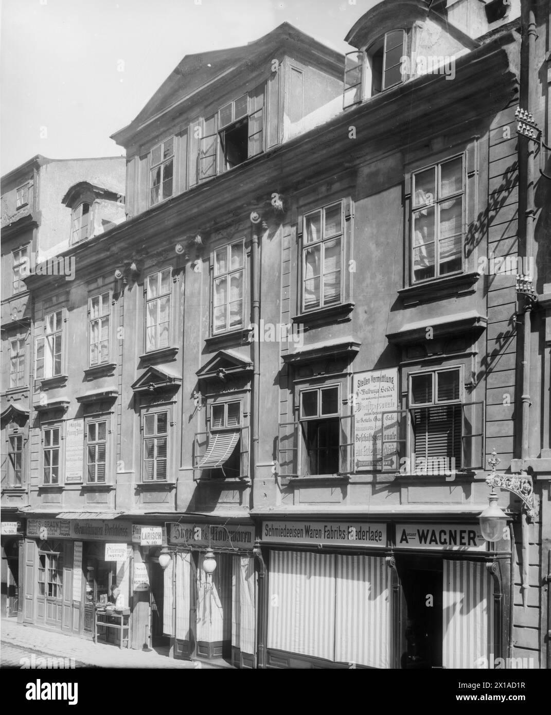Vienna 1, solco basso 10, facciata diagonalmente di fronte alla destra, 1898 - 18980101 PD0695 - Rechteinfo: Rights Managed (RM) Foto Stock