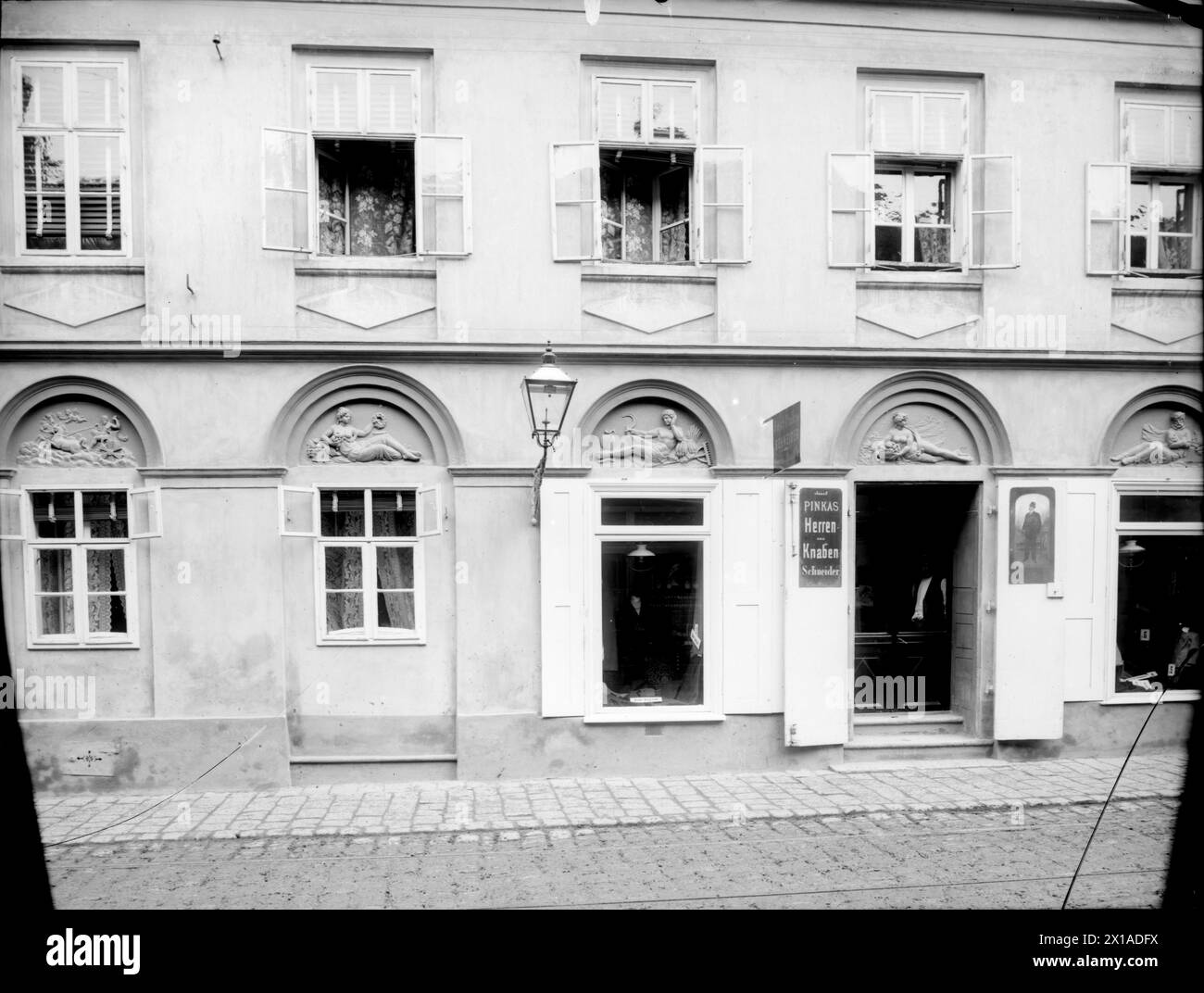 Vienna 12, Meidlinger Main Street 11, parte della facciata: : 4 assi della finestra frontale, 1899 - 18990101 PD0715 - Rechteinfo: Rights Managed (RM) Foto Stock