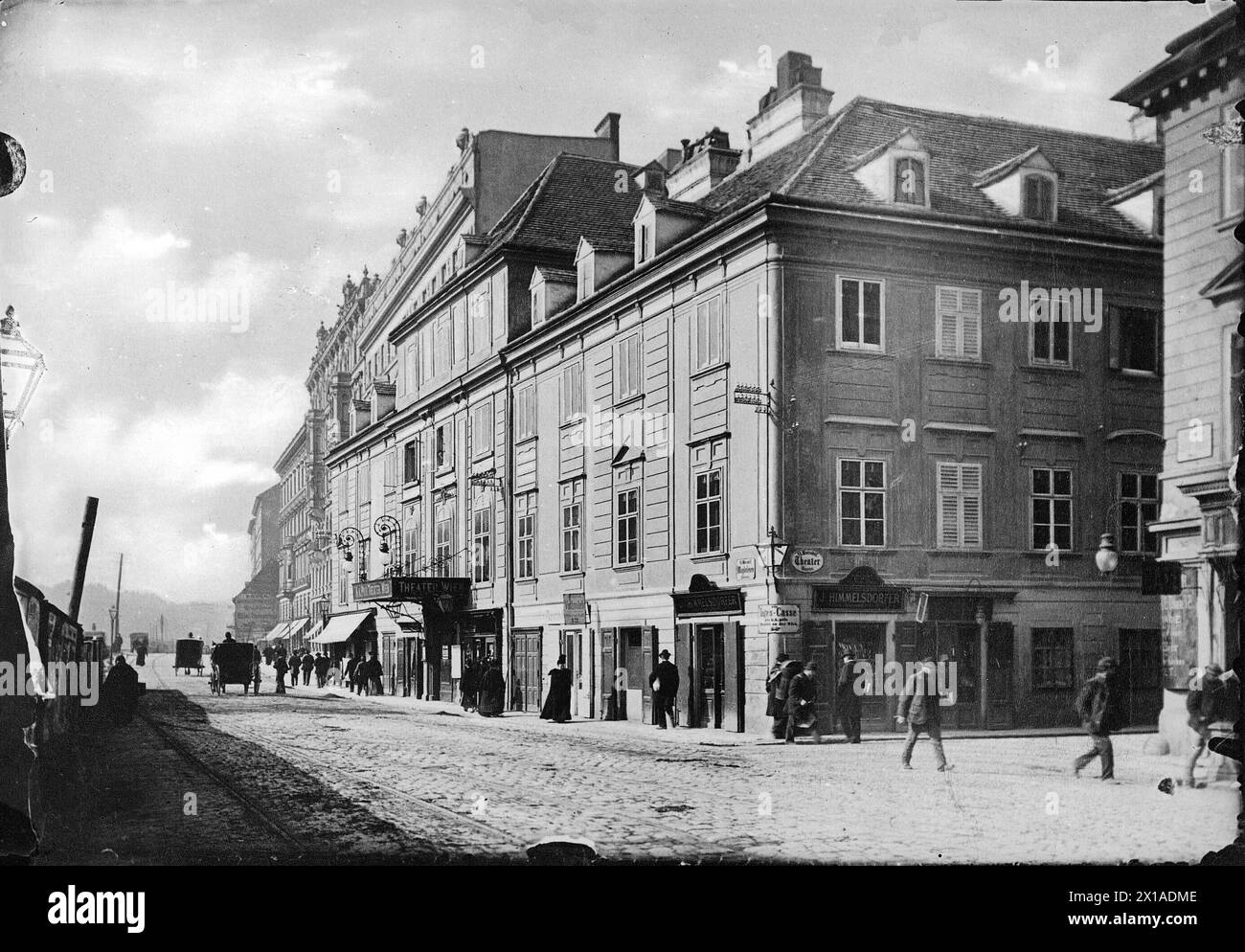Vienna 6, teatro/teatro a Vienna, facciata totale diagonale dall'altra parte della destra, 1900 - 19000101 PD172402 - Rechteinfo: Rights Managed (RM) Foto Stock