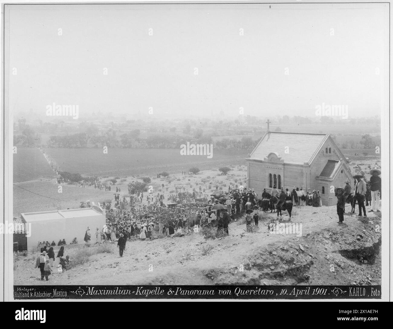 Cappella Massimiliana a Querétaro, sullo sfondo del panorama di Querétaro. Visualizza Kahlo, Ruhland & Ahlschier Publishing House, Messico, 10.04.1901 - 19010410 PD0002 - Rechteinfo: Rights Managed (RM) Foto Stock