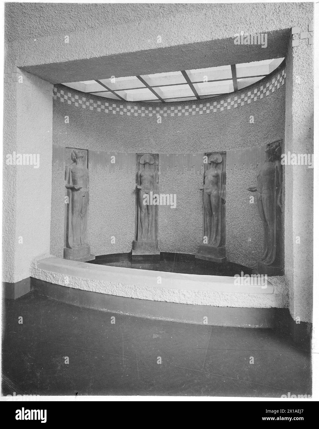 14 Mostra della Secessione, sala principale: Pozzo di Richard Luksch, 06.04.1902 - 19020406 PD0001 - Rechteinfo: Diritti gestiti (RM) Foto Stock