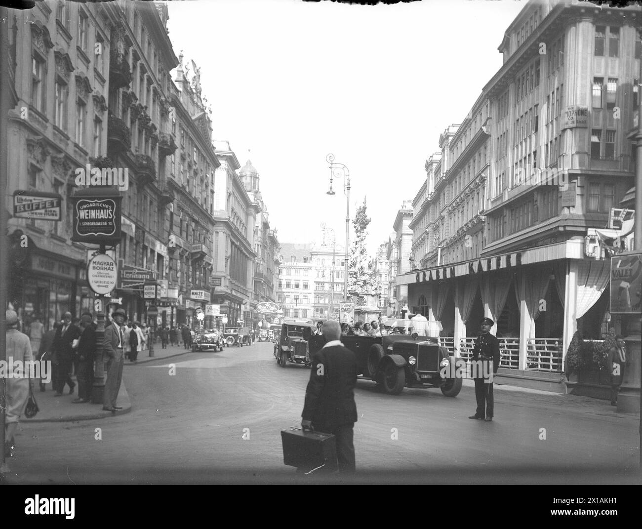 Vienna 1, Graben, prospettiva sull'asse longitudinale in direzione Naglergasse (Nagler Alley). Sul padiglione destro del Graben Cafe, 1920 - 19200101 PD2304 - Rechteinfo: Rights Managed (RM) Foto Stock