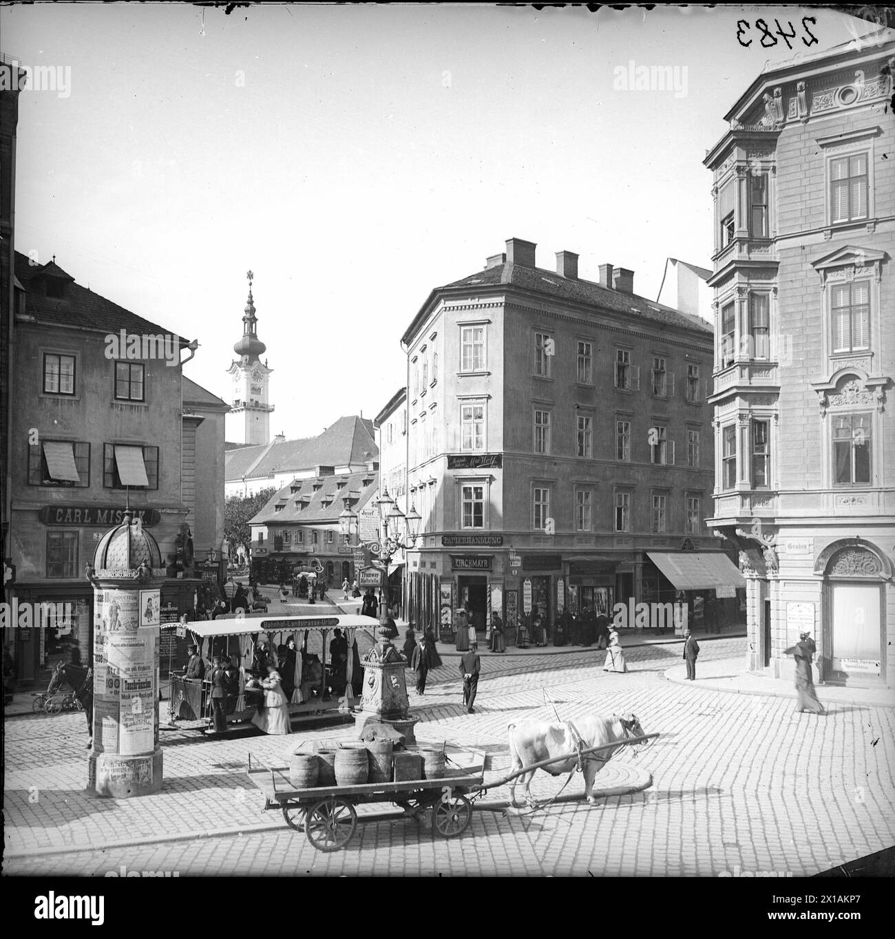 Linz, Taubenmarkt (quadrato), in primo piano tra buoi, tram a cavallo, 1920 - 19200101 PD2459 - Rechteinfo: Rights Managed (RM) Foto Stock