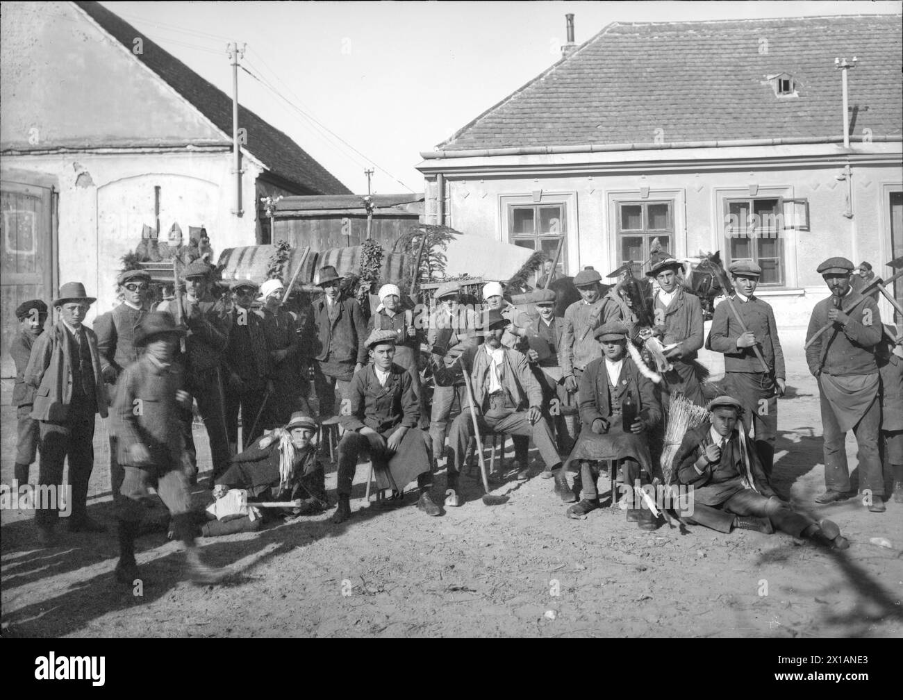 Poysdorf, Hauergruppe alla festa della vendemmia, 1928 - 19280101 PD3341 - Rechteinfo: Diritti gestiti (RM) Foto Stock