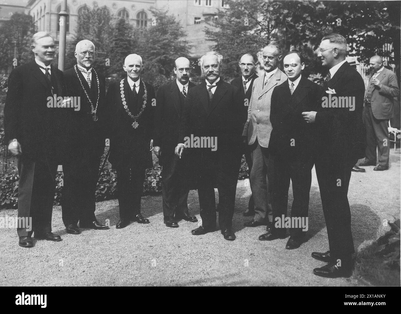 Grosser, otto, foto in gruppo insieme a Walter Koch, Karl Breitfeld, Philipp Frank, Arnold Sommerfeld, Karl cara e Reginald Fuerth nell'ocassione di un congresso di fisici e matematici tedeschi a Praga., 01.09.1928 - 19280901 PD0030 - Rechteinfo: Rights Managed (RM) Foto Stock