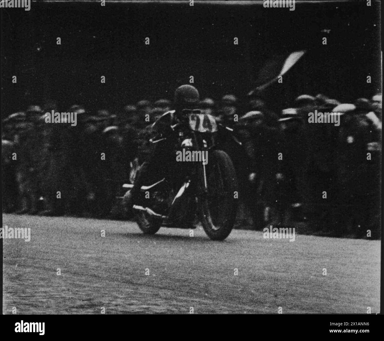 Chilometro Lancee in Neunkirchner avenue, il Engländer storey inglese realizzato con il suo "Brough Superior" 183, 7 km / h, 1929 - 19290101 PD3560 - Rechteinfo: Rights Managed (RM) Foto Stock