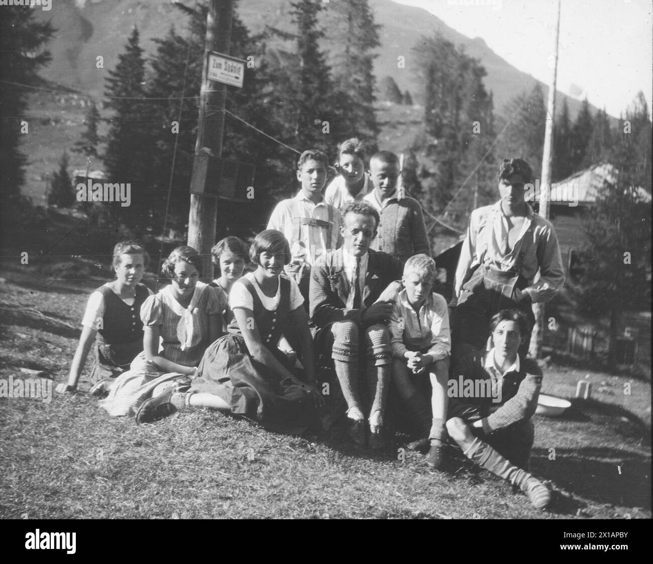 Gruppo giovanile, gruppo giovanile nella zona "in der Fragant" (Carinzia), fotografia. Visualizza circa 1930., 1930 - 19300101 PD8176 - Rechteinfo: Rights Managed (RM) Foto Stock Gruppo giovanile, gruppo giovanile nella zona "in der Fragant" (Carinzia), fotografia. Visualizza circa 1930., 1930 - 19300101 PD8176 - Rechteinfo: Rights Managed (RM) Foto Stock