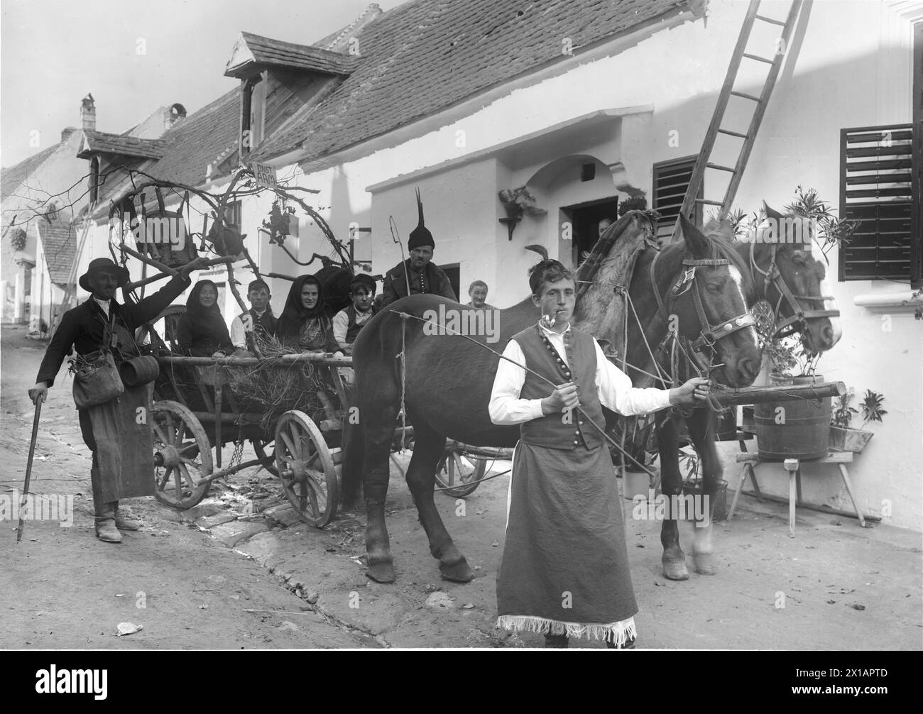 Moerbisch, auto decorata per la processione al festival della vendemmia, 1930 - 19300101 PD8923 - Rechteinfo: Diritti gestiti (RM) Foto Stock