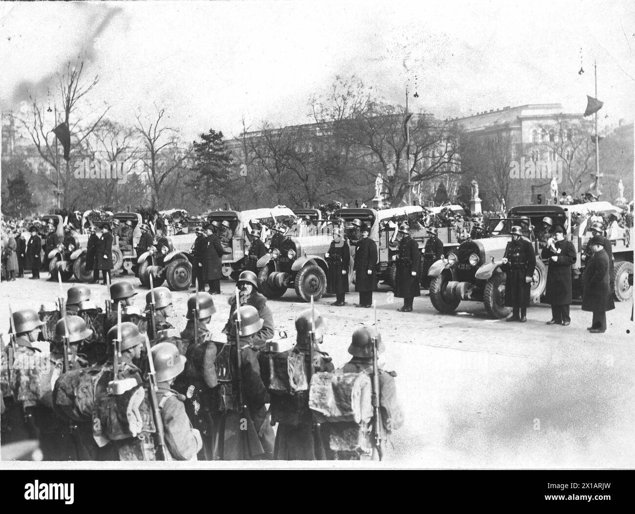 Mortuary of Offering of the February Uprising, the lay out the Prey the executive Forces davanti al municipio viennese., 01.02.1934 - 19340201 PD0042 - Rechteinfo: Rights Managed (RM) Foto Stock