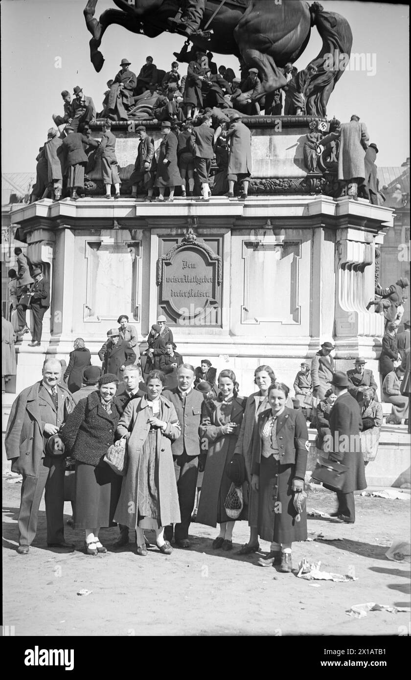 L'Anschluss (annessione austriaca) 1938, sulla Heldenplatz (piazza) viennese, 15.3.1938 - 19380315 PD0073 - Rechteinfo: Diritti gestiti (RM) Foto Stock