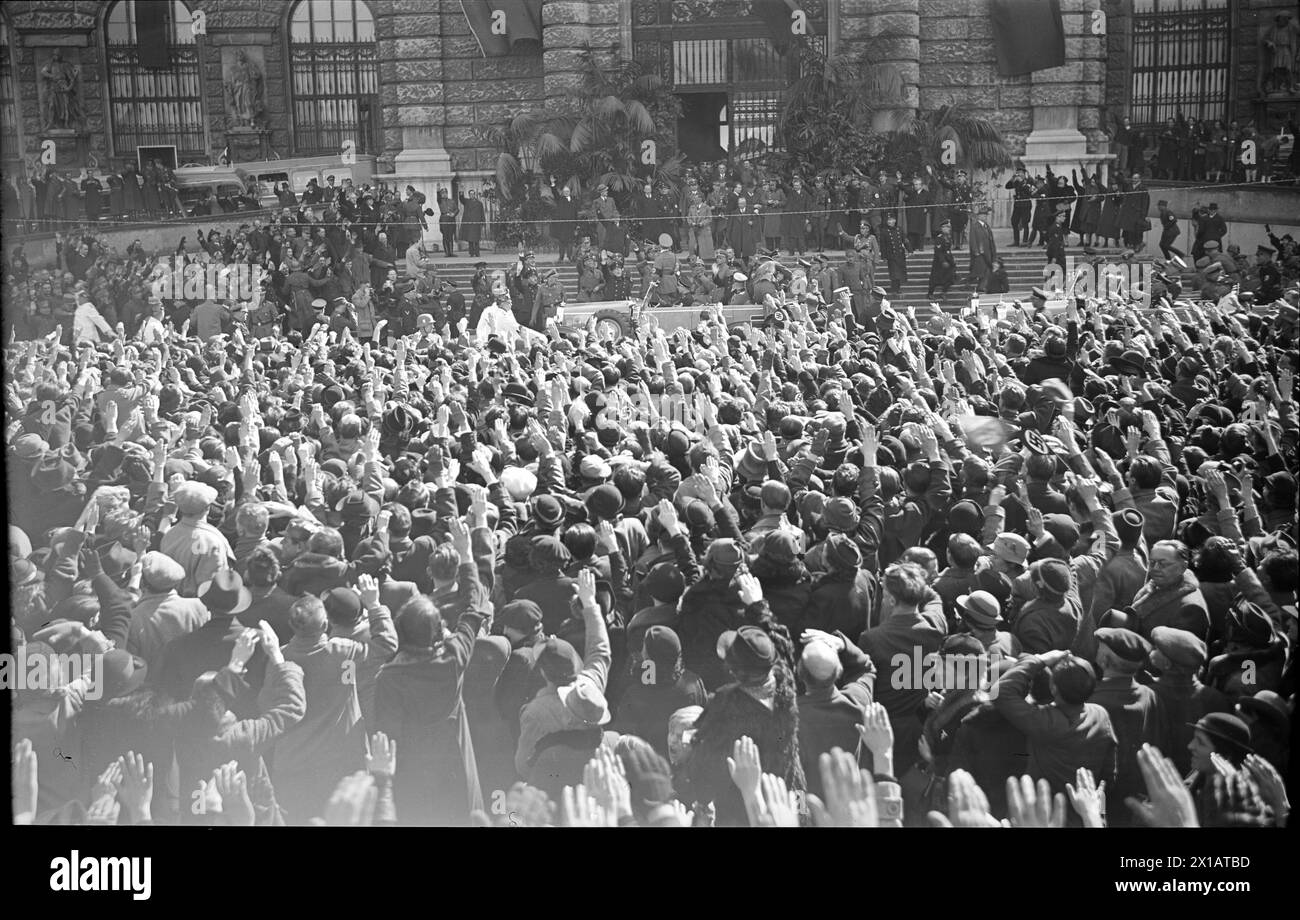 L'Anschluss (annessione austriaca) 1938, folla sulla Heldenplatz (piazza): 15.3.1938 - 19380315 PD0082 - Rechteinfo: Diritti gestiti (RM) Foto Stock