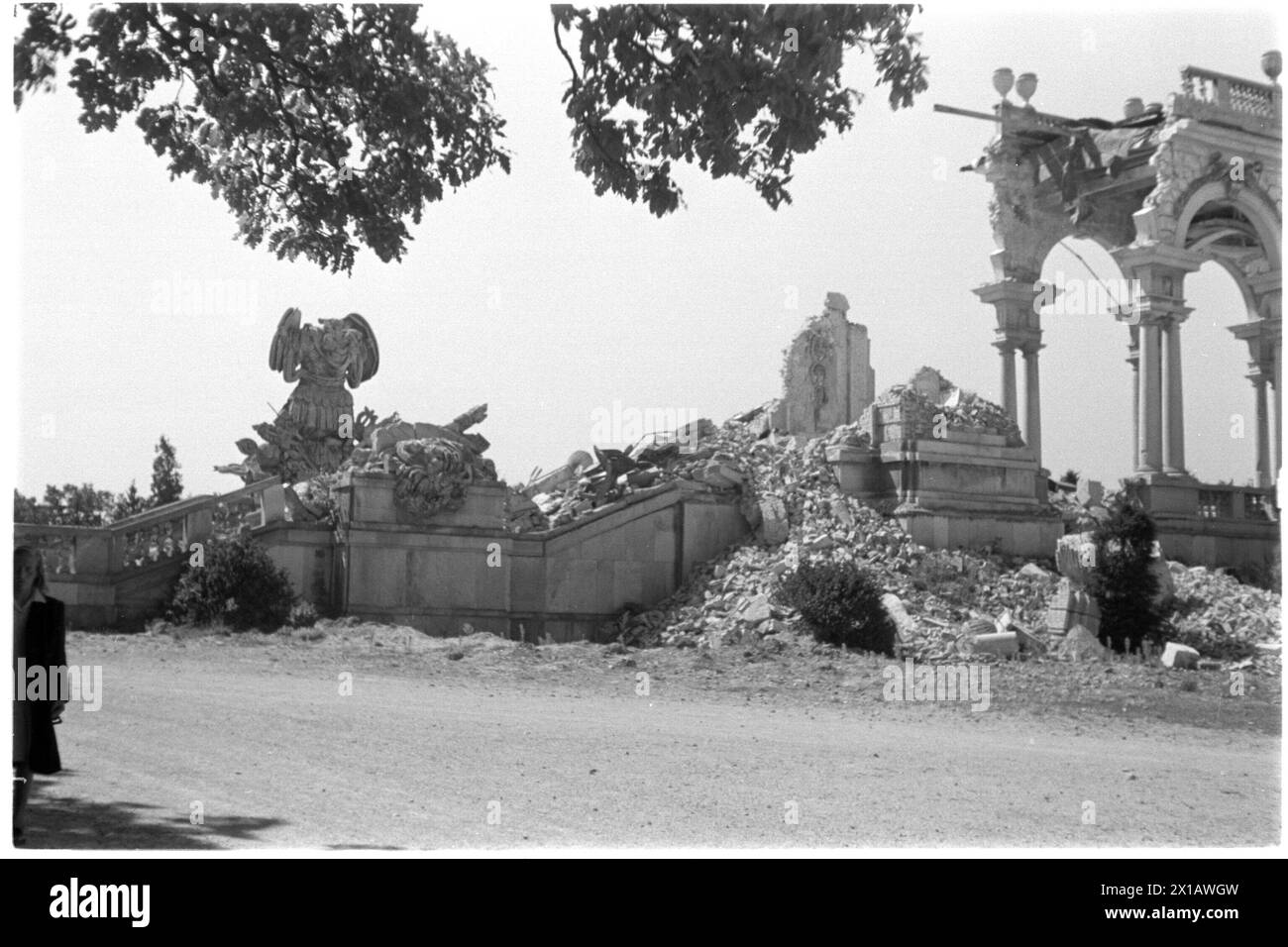 Parte distrutta di Gloriette, 1945 - 19450101 PD8264 - Rechteinfo: Rights Managed (RM) Foto Stock