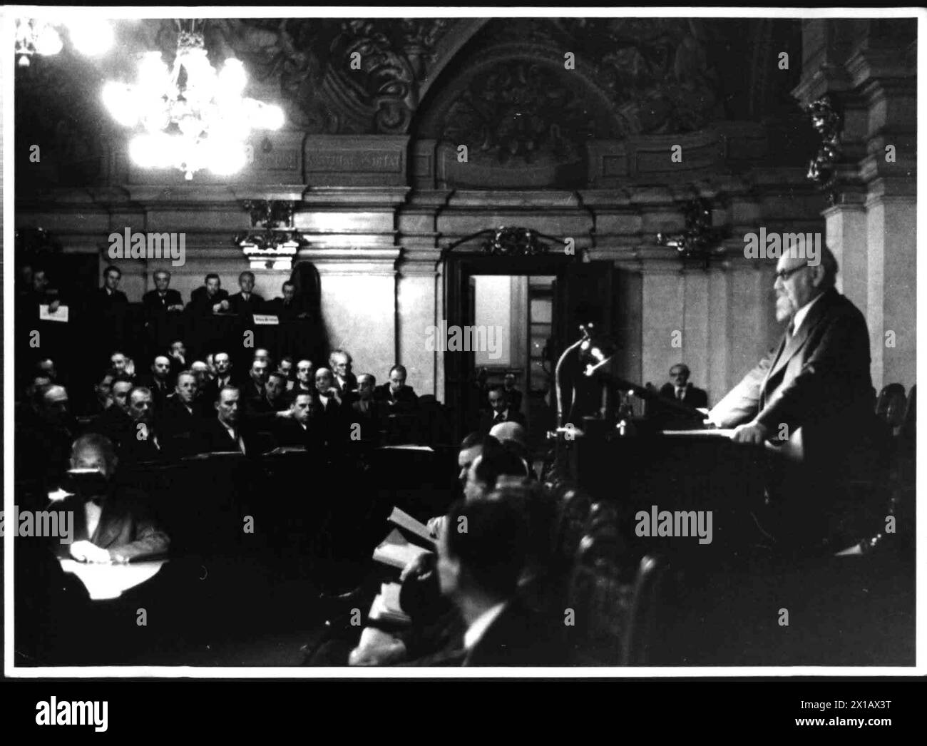 Conferenza dello Stato federale nella casa di campagna, casa della bassa Austria, gara a leggio, 30.09.1945 - 19450930 PD0001 - Rechteinfo: Diritti gestiti (RM) Foto Stock