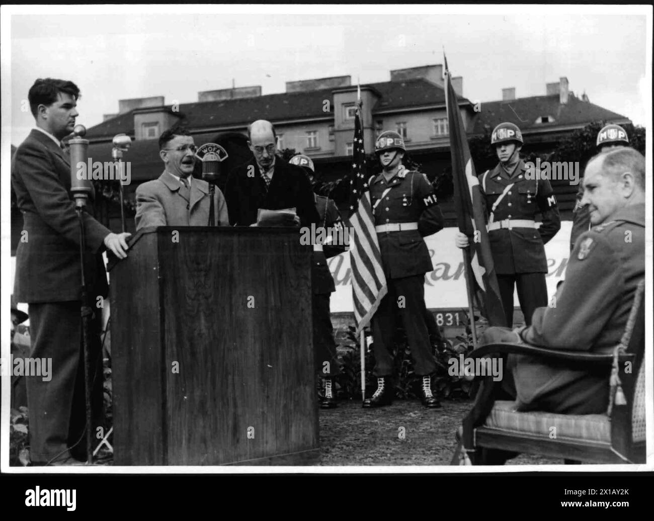 Ricevimento festivo del treno americano dell'amicizia, Bundeskanzler Figl al discorso di benvenuto in occasione dell'arrivo delle consegne di aiuti alla stazione Franz Josef, 23.03.1948 - 19480323 PD0023 - Rechteinfo: Diritti gestiti (RM) Foto Stock