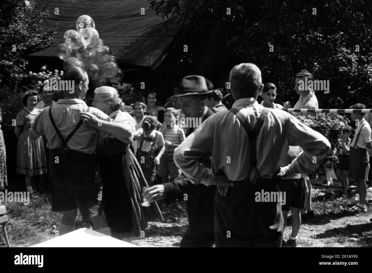 Festa della vendemmia con processione a Vienna, 18, Poetzleinsdorf, 04.09.1949 - 19490904 PD0010 - Rechteinfo: Diritti gestiti (RM) Foto Stock