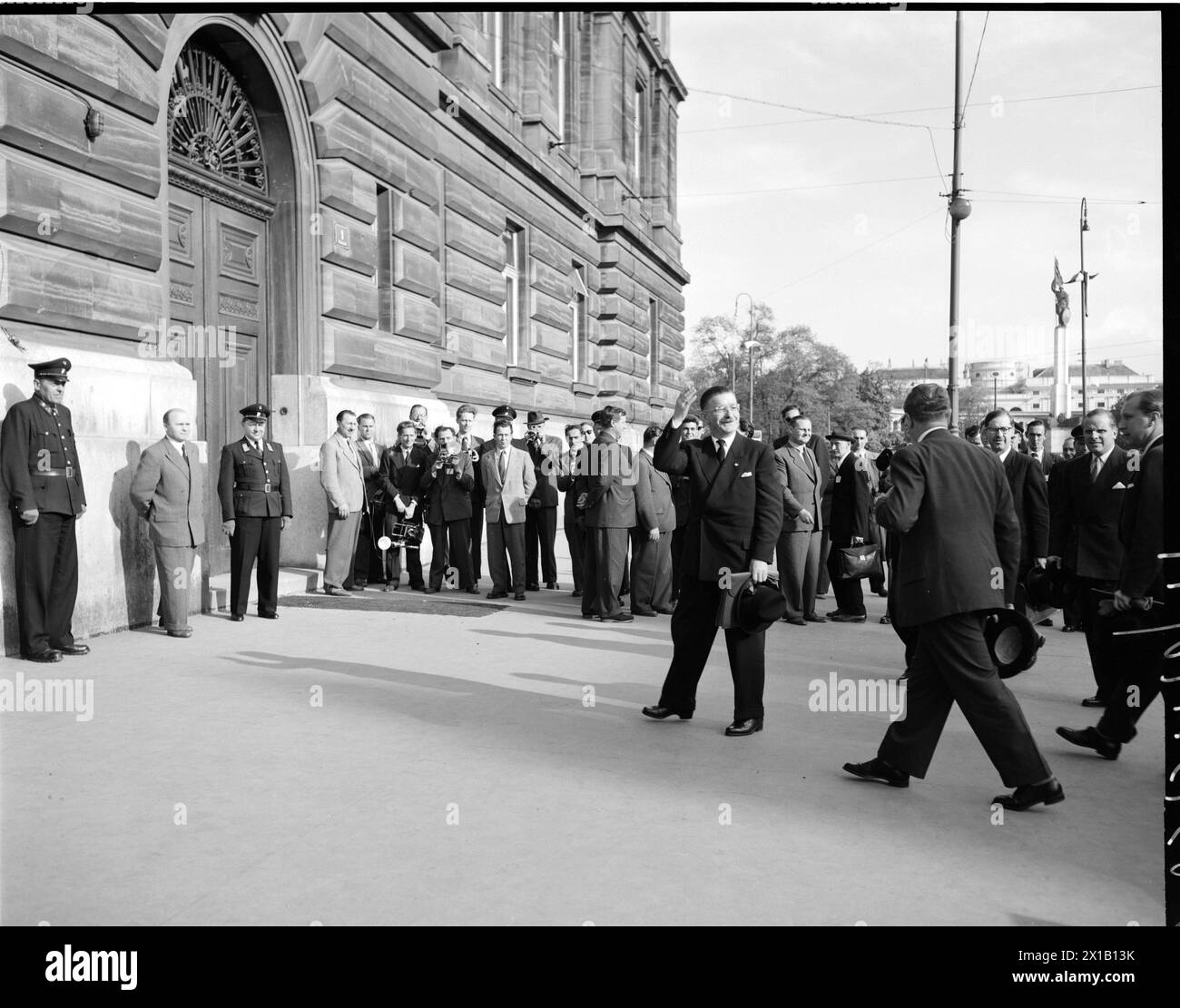 Conferenza dei ministri degli Esteri in tutta l'Austria, conferenza dei ministri degli Esteri attraverso il trattato austriaco nella casa dell'industria a Schwarzenbergplatz a Vienna. Leopold Figl con missione austriaca, 14.05.1955 - 19550514 PD0006 - Rechteinfo: Rights Managed (RM) Foto Stock