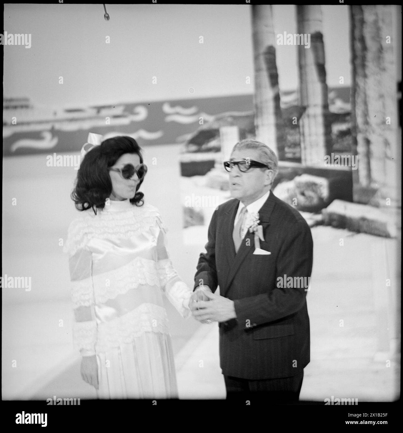 Charles Farkas e Elly Naschold, il parodia di Jacky Kennedy e Aristotele Onassis. ' By the Saison', 1968 - 19680101 PD1564 - Rechteinfo: Rights Managed (RM) Foto Stock