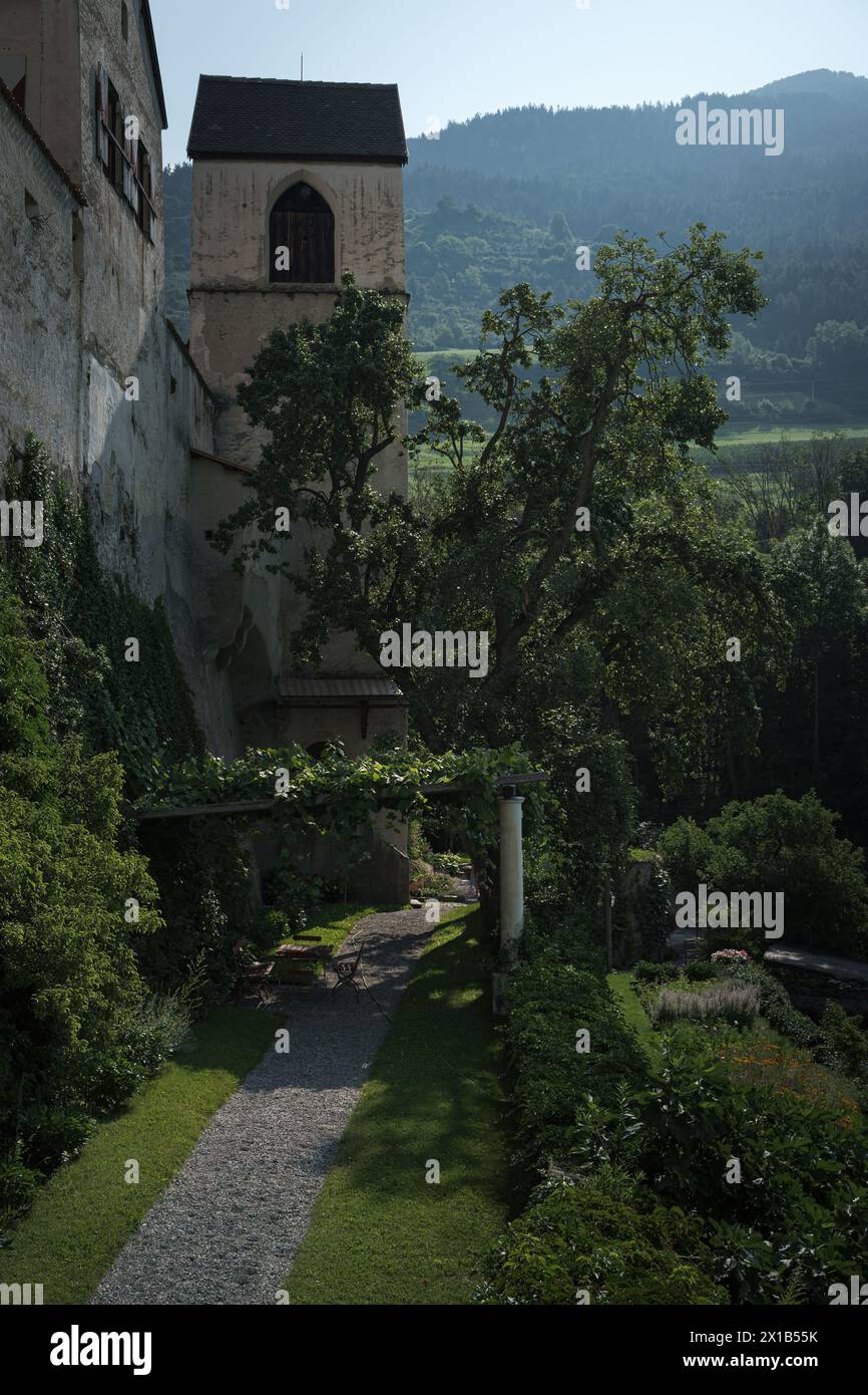 L'antico castello delle Alpi in alto Adige Foto Stock