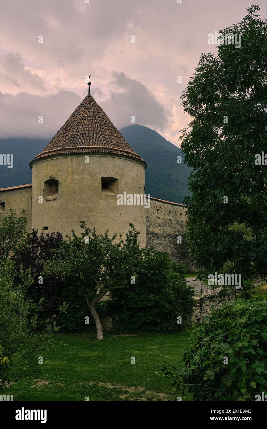 Le antiche mura della città di Glurns in alto Adige Foto Stock