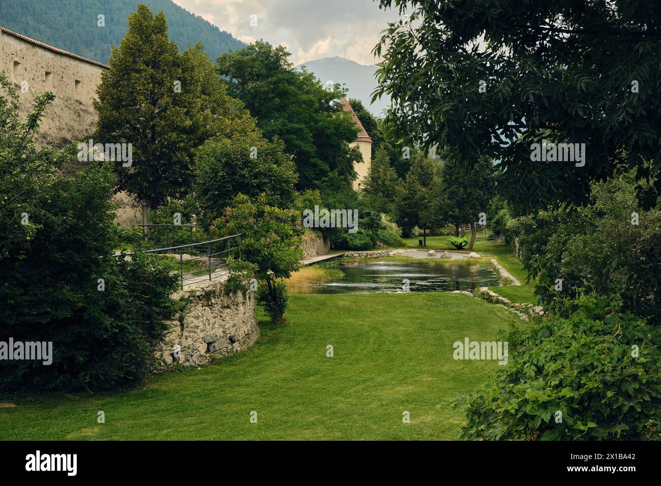 Un giardino nel paese di Glorenza in alto Adige Foto Stock