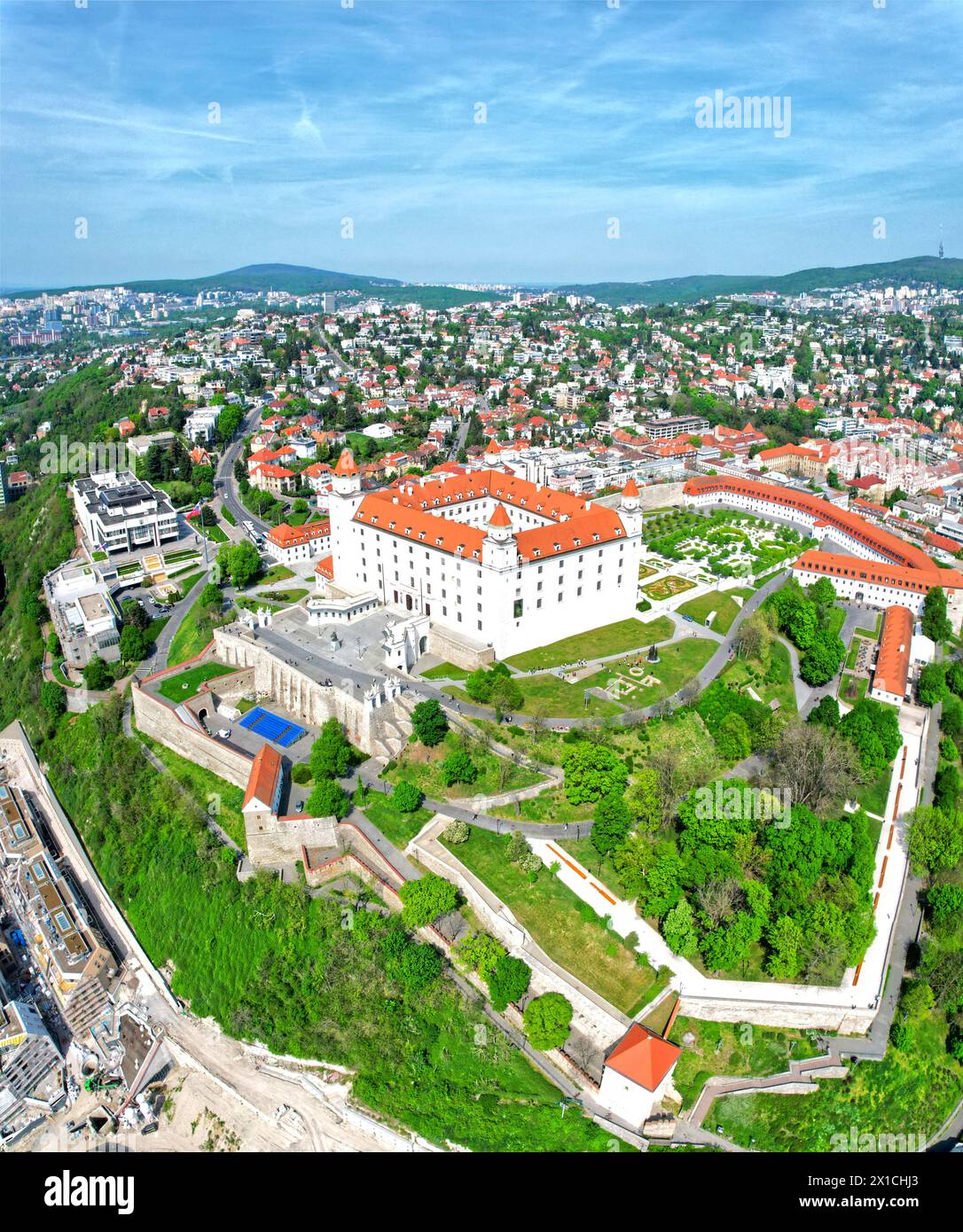 Castello di Bratislava Slovacchia con il bel tempo, vista aerea in Europa Foto Stock