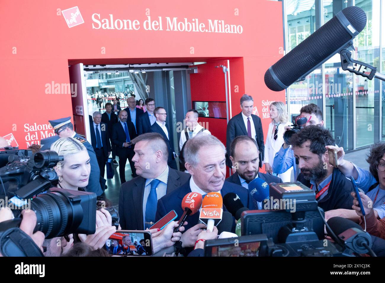 Milano, Italia. 3 marzo 2024. Rho fiera Milano. Inaugurazione del Salone internazionale del mobile 2024. - Cronaca- Milano, Italia - Marted&#xec; 16 aprile 2024 (foto Alessandro Cimma/Lapresse) Fiera Rho Milano. Inaugurazione del Salone internazionale del Mobile 2024. - News - Milano, Italia - martedì 16 aprile 2024 (foto Alessandro Cimma/Lapresse) Adolfo Urso crediti: LaPresse/Alamy Live News Foto Stock