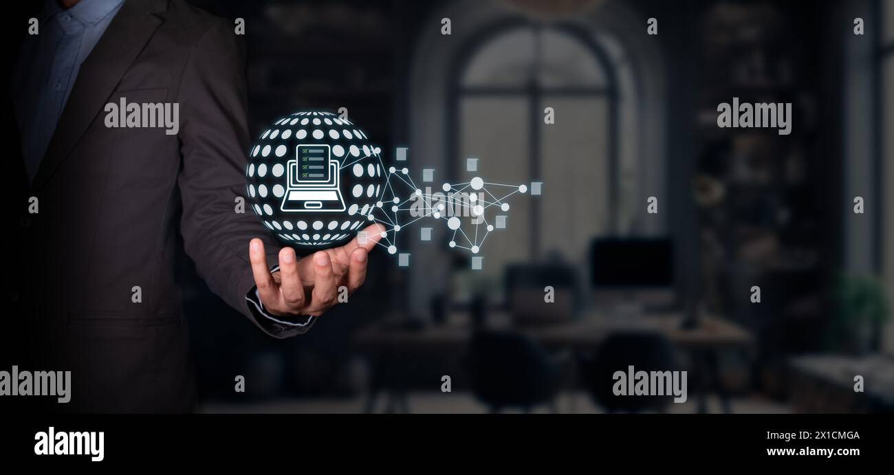 documenti concettuali nel cloud. executive tiene un ologramma del laptop con un elenco di controllo che si collega a molti documenti della rete Foto Stock