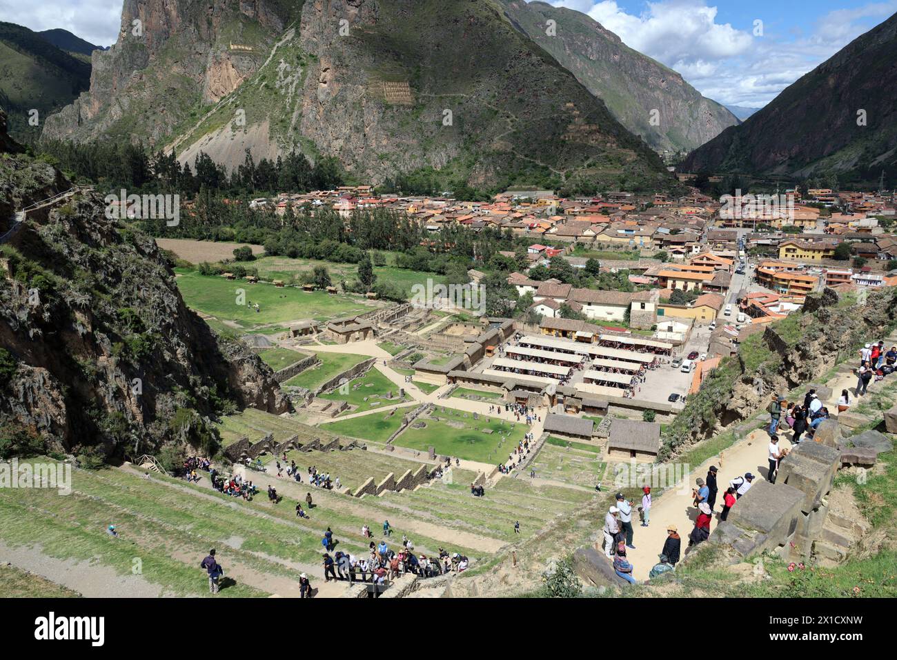 Faccia montagna - Ollantaytambo, - scene turistiche Cusco e Machu Picchu area del Perù - Perù sud-orientale vicino alla Valle Sacra delle Ande Foto Stock