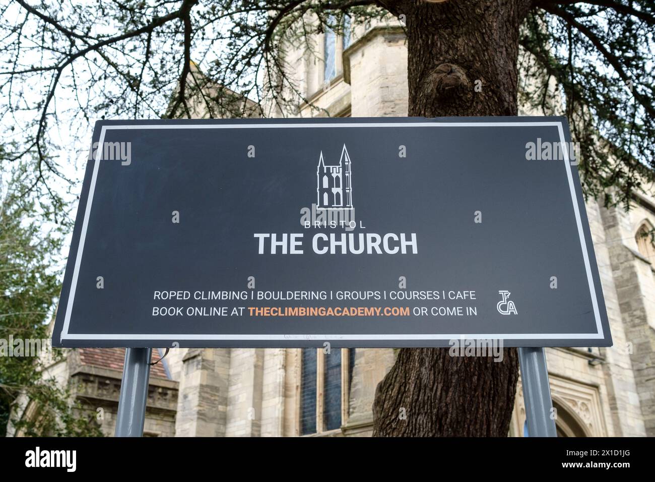 Intorno a St Werburgh's, un sobborgo di Bristol, Regno Unito, Bristol Climbing academy presso la chiesa Foto Stock