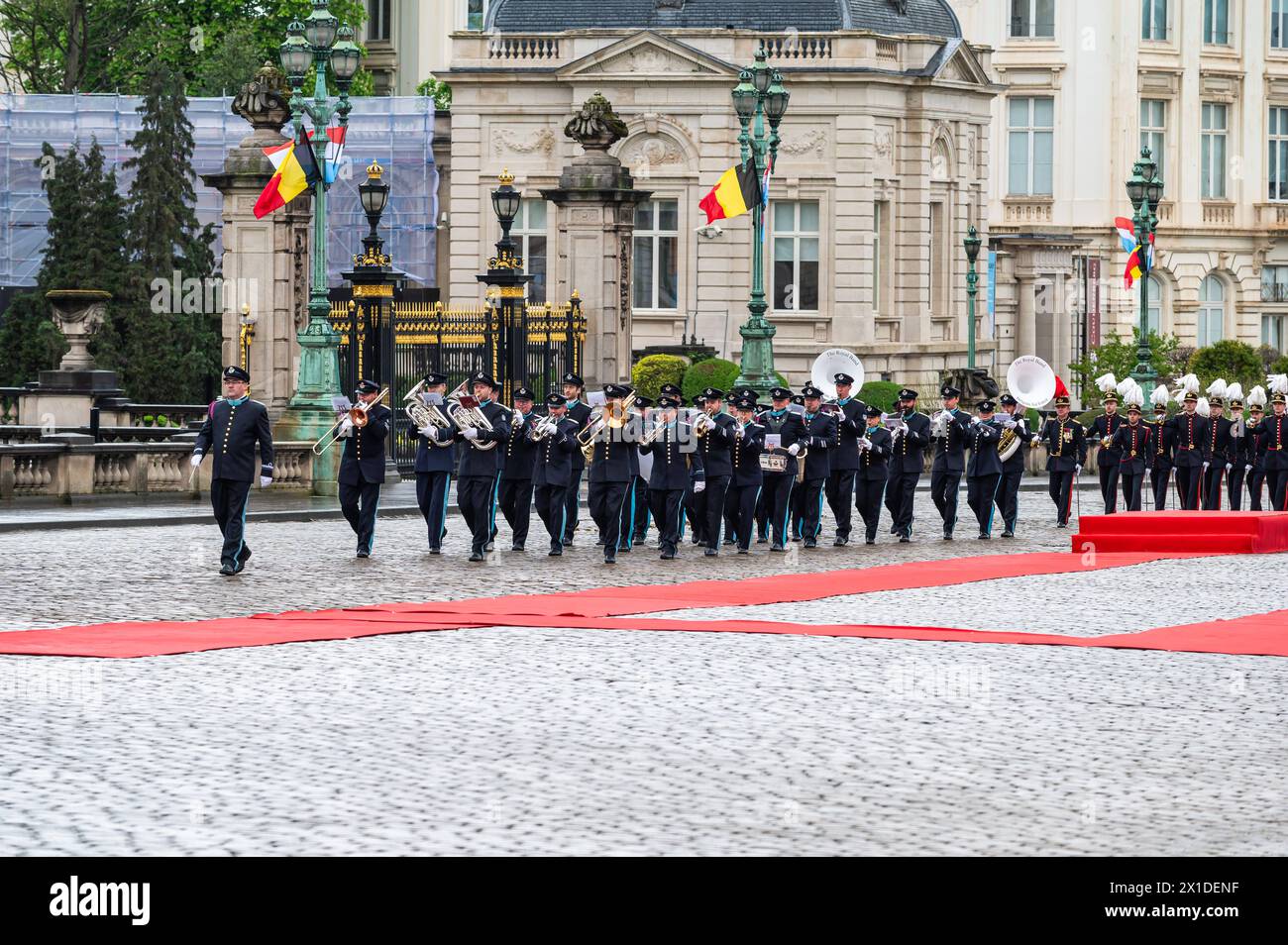 Centro di Bruxelles, Belgio, 16 aprile 2024 - la banda reale, una banda cerimoniale di marcia Foto Stock